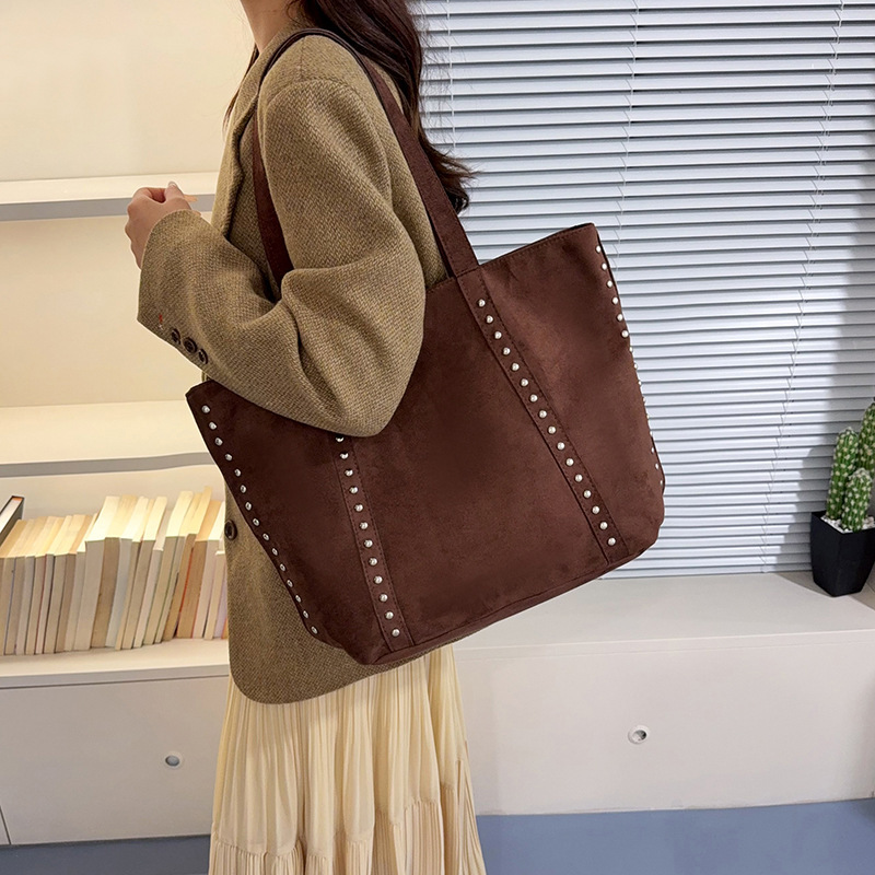 Large-capacity suede tote bag for women, new cross-border vintage studded shoulder bag, high-end niche handbag for women Large-capacity suede tote bag for women, new cross-border vintage studded shoulder bag, high-end niche handbag for women