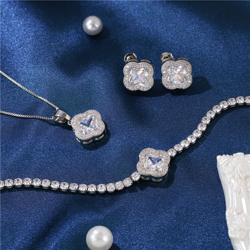 Bracciale da donna alla moda in rame e zirconi, design francese, accessorio di gioielleria_voghion.com