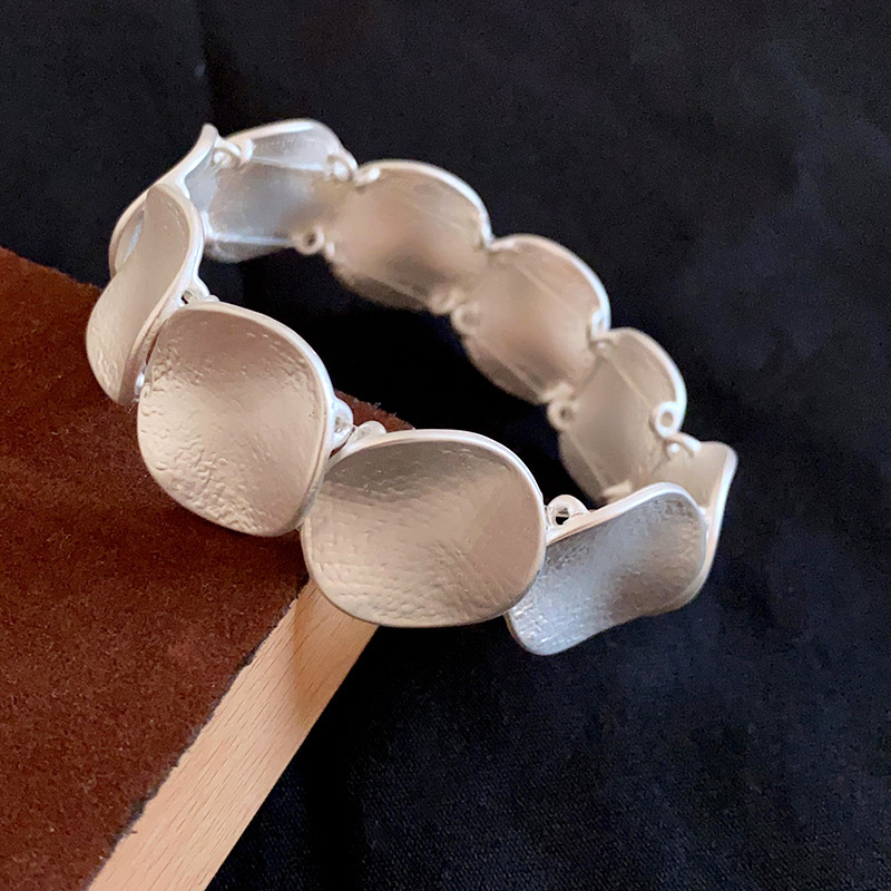 Pulsera de metal de costura redonda simple, pulsera geométrica de estilo frío de nicho, sentido de diseño personalizado, nueva joyería al por mayor