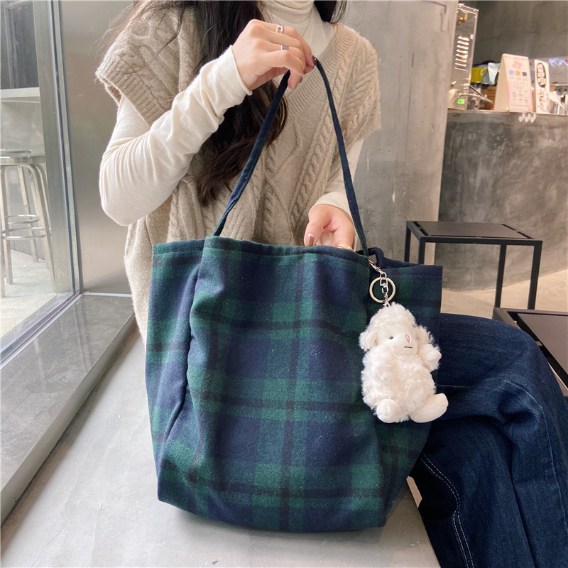 0981 Simple ins checkered woolen single-shoulder bag, hand-held cloth bag, student large-capacity shopping bag, laid-back style women's bag undefined