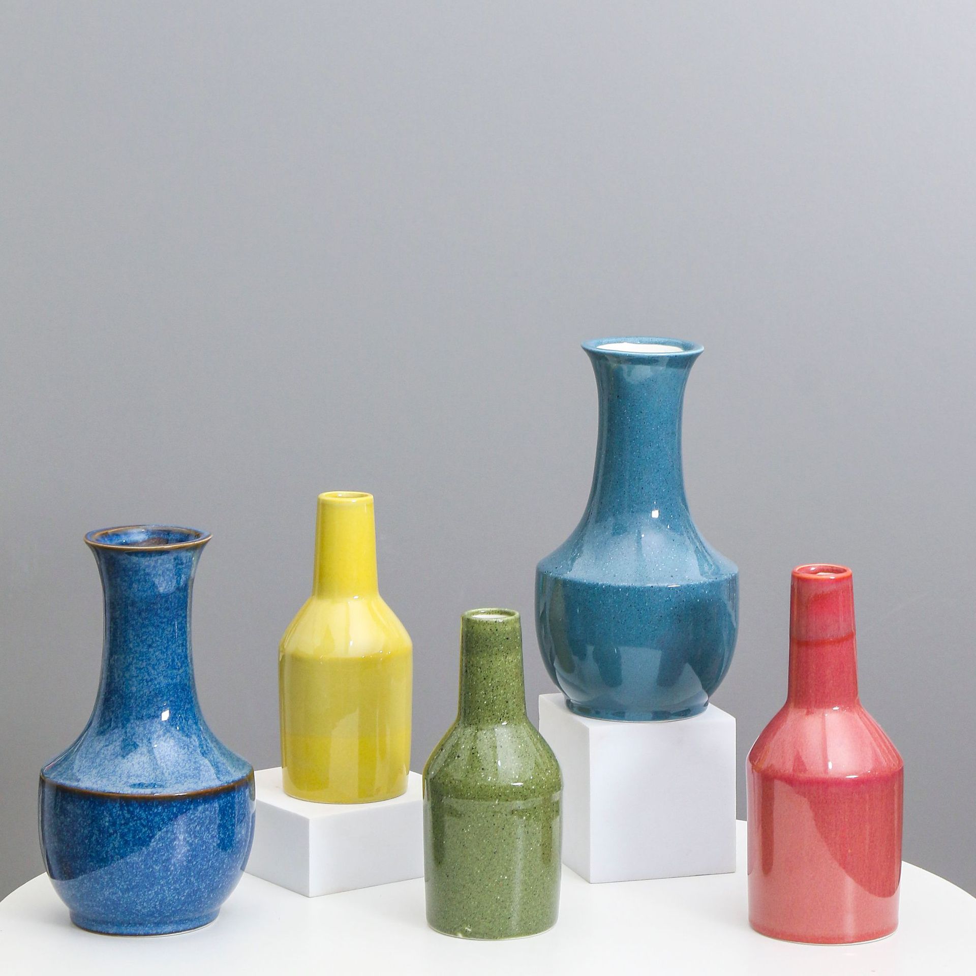 Cerámica moderna casa mediterránea florero flor decoración salón simulación falsa flor decoración creativa simple decoración al por mayor