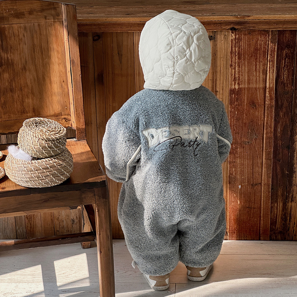 2024 nueva versión de ropa para niños coreanos ropa de invierno para bebés mampara acolchada bebé lindo súper lindo y grueso mono cálido