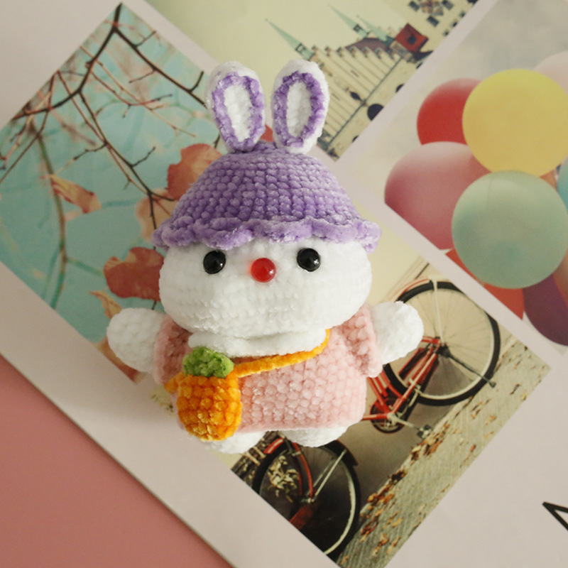 Súper lindo de dibujos animados muñeca tejida a mano exquisita lana ganchillo conejo colgante nuevos adornos hechos a mano producto terminado