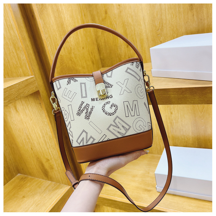 Borsa a tracolla monospalla classica versatile di vendita calda da donna 2023 con lettera stampata nuova_voghion.com