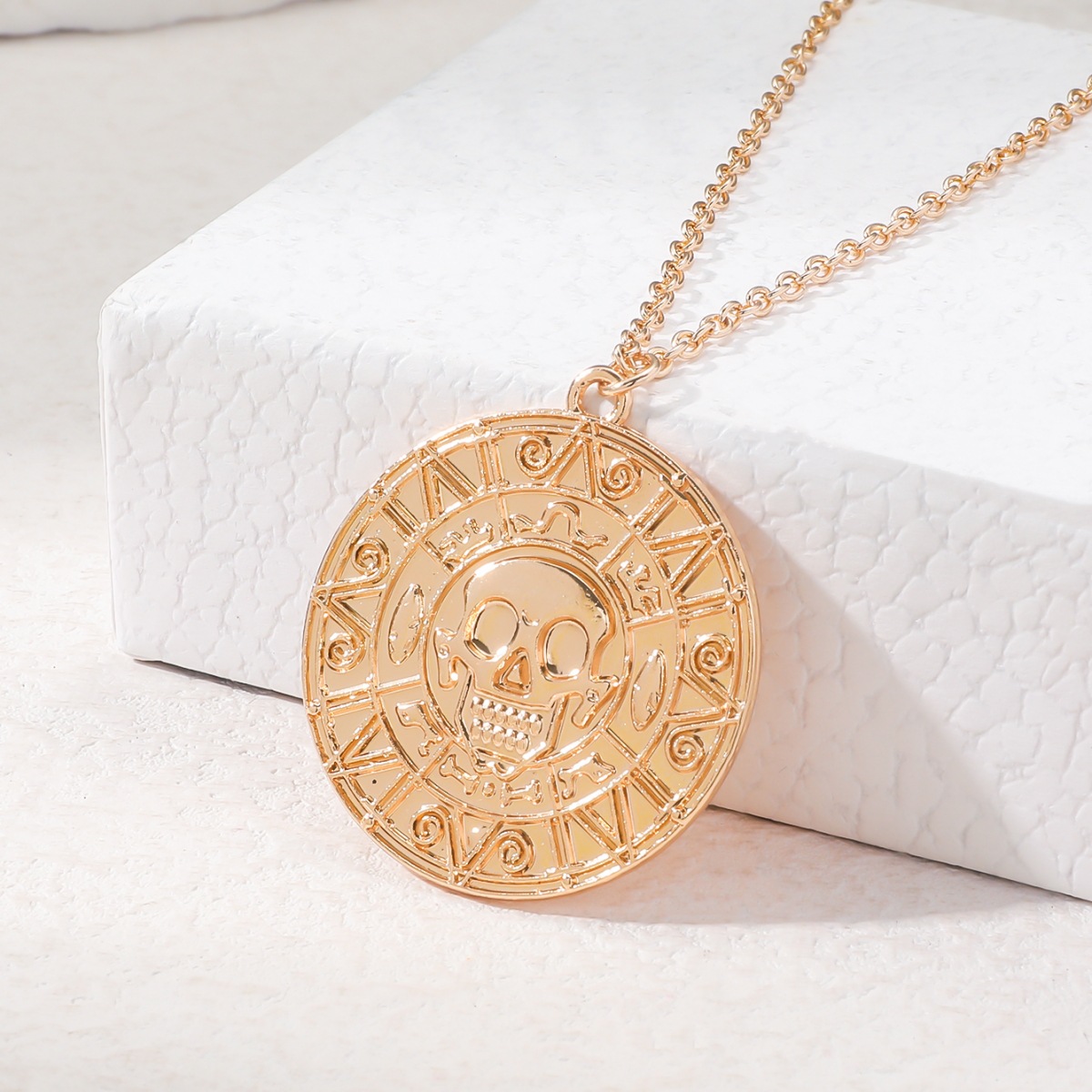 Europea y americana película joyería Caribe pirata collar azteca oro moneda cadena hombres cráneo COLLAR COLGANTE