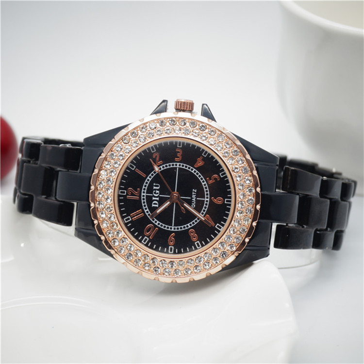 Sommer klassische heiße Art koreanische Marke Damen Quarzuhr weiße Keramik Damenuhr wasserdicht Student Mode Uhr_voghion.com