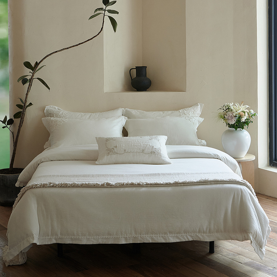 Alojamiento japonés de algodón blanco de cuatro piezas, algodón puro, algodón bordado ligero, lujo, cama de hilo importada de alta calidad