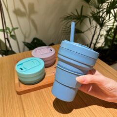 クリエイティブな新しいストローコーヒーカップ、屋外で便利な折りたたみウォーターカップ、アマゾンクロスボーダー人気のシリコン折りたたみカップ