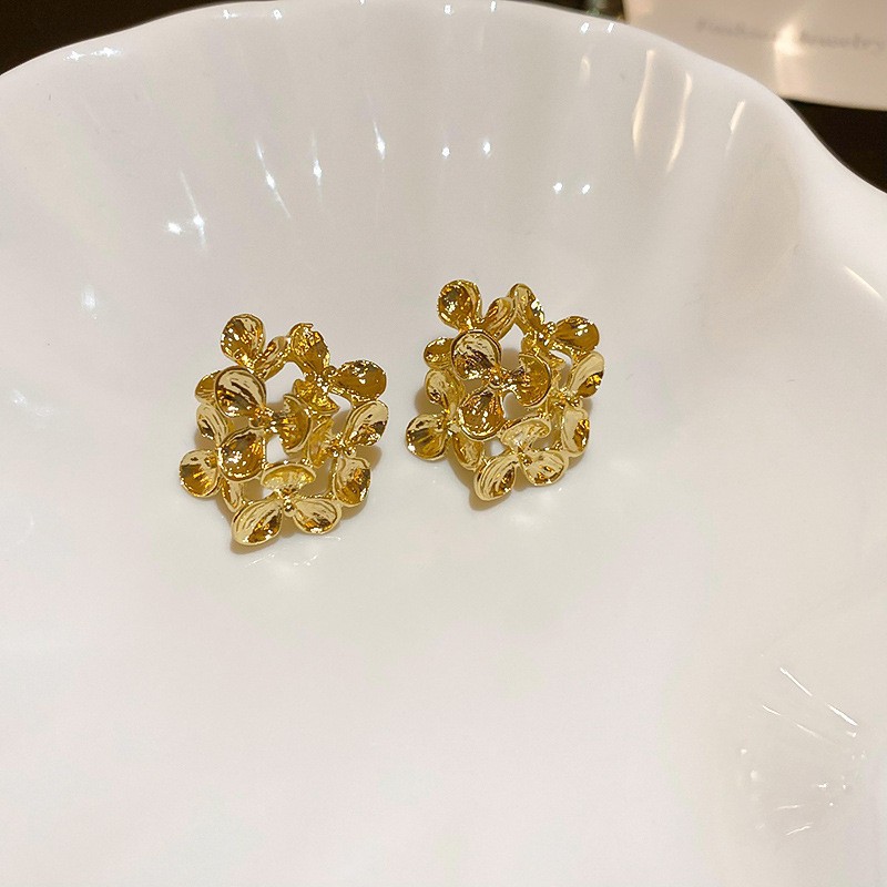 Pendientes de perlas de mariposa de flores retro de oro real, agujas de plata galvanizadas, pendientes de diseño exagerado, pendientes de sentido avanzado de nicho