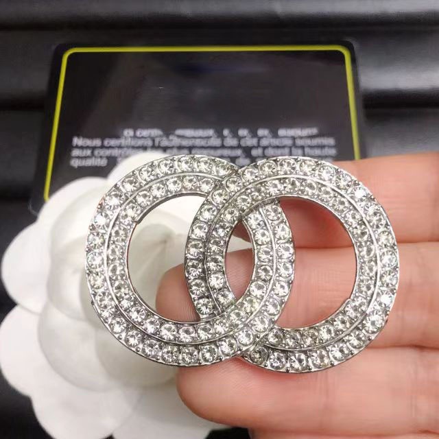 Brillo de alta calidad de fragancia con diamante de doble letra personalidad masculina y femenina accesorios de aleación de collar