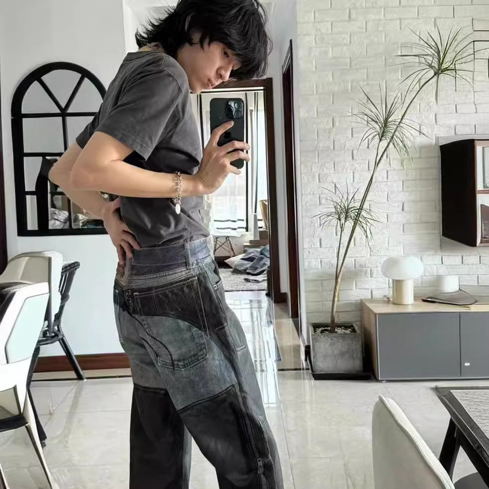 Moška oblačila, retro obrabljene modre in črne potiskane hlače s pasom, trendovska blagovna znamka, spot high street_voghion.com