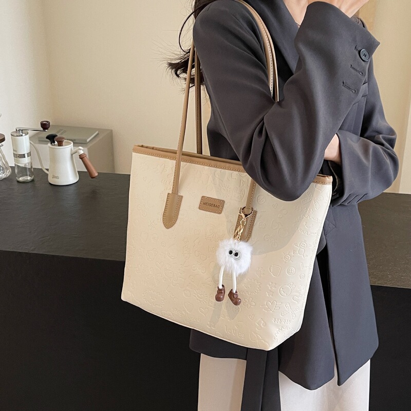 This year's popular large-capacity bag women's 2024 new spring and summer sense portable shoulder bag commuter tote bag