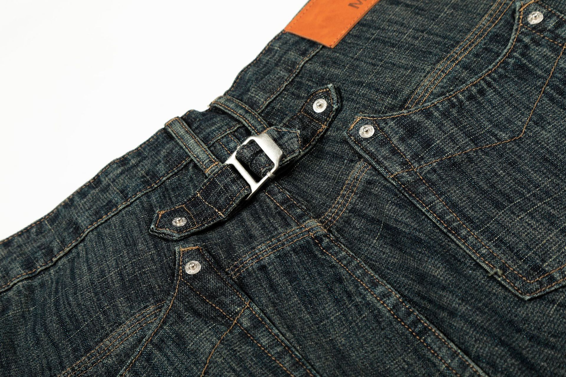Jean homme vintage rayé délavé, coupe ample, fermeture boutonnée, style streetwear décontracté_voghion.com