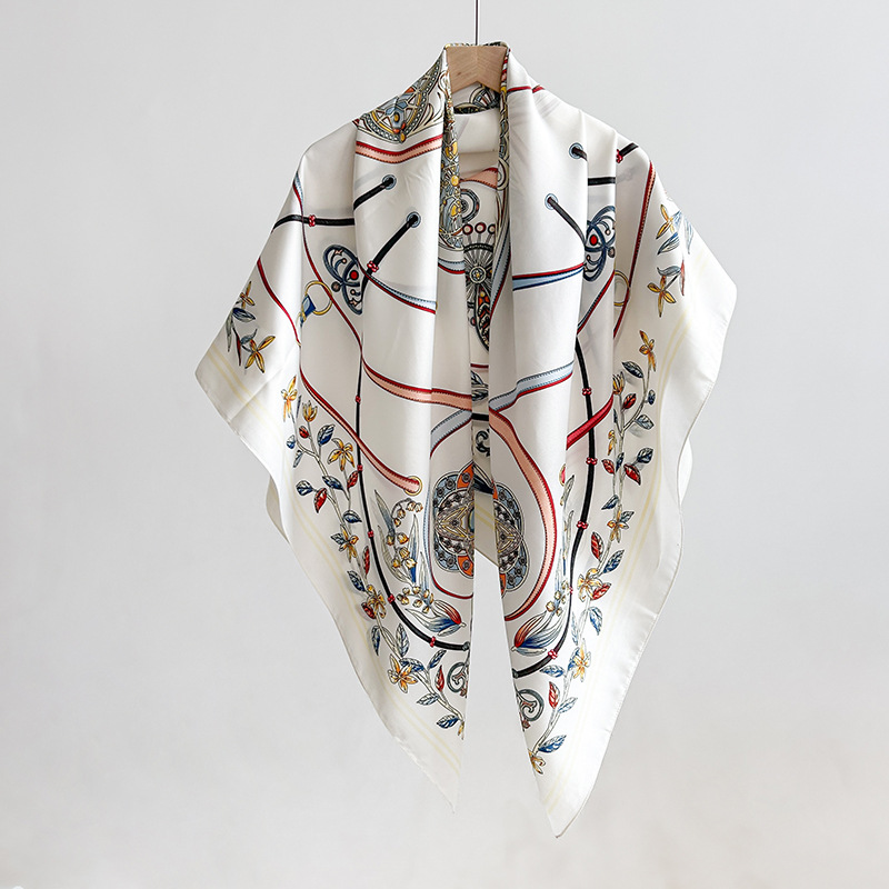 Toalla cuadrada impresa de nicho de estilo étnico de tendencia creativa, foto de fotografía de mujer de primavera y verano con bufanda fina de sarga