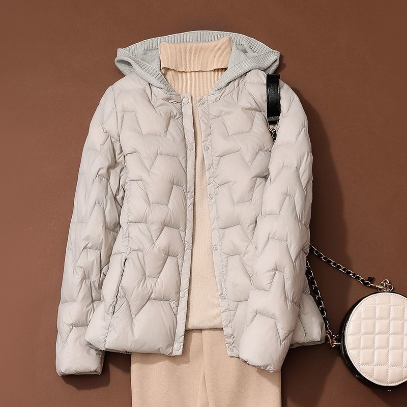 Otoño y invierno ligero chaqueta con capuchón mujer corto empalme sombrero de punto de moda exterior con chaqueta delgada ligera de moda
