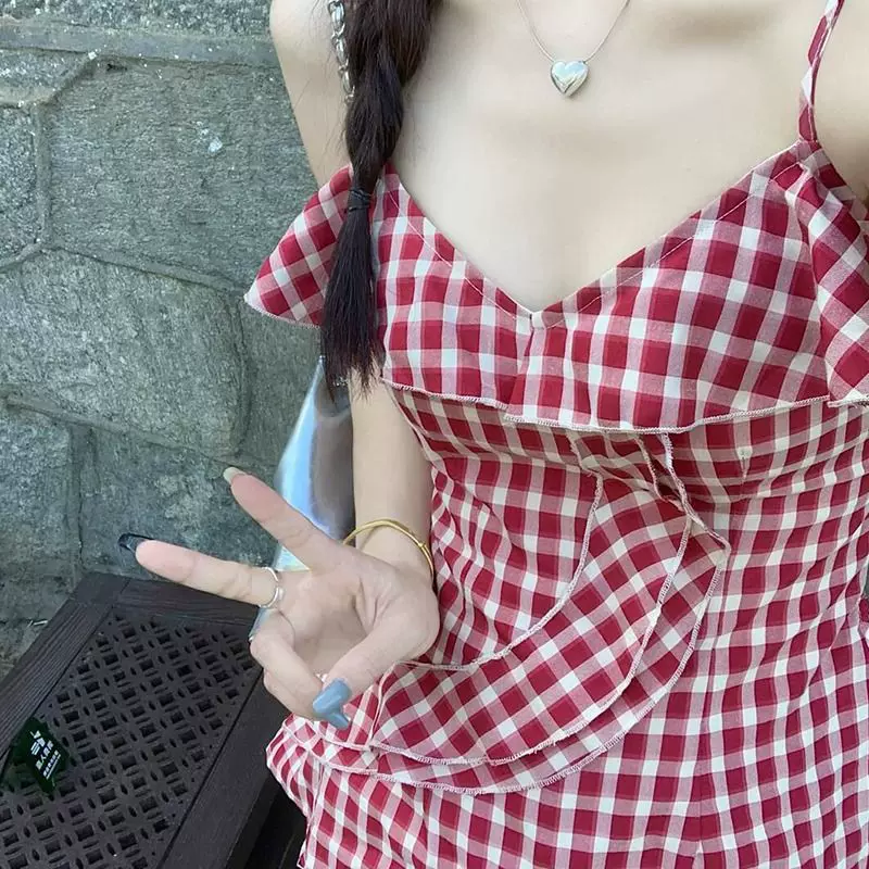甜辣妹红色格子吊带背心女夏外穿设计感不规则荷叶边飘带挂脖上衣