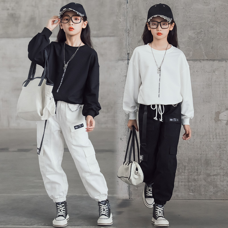 I nuovi ragazzi e ragazze della primavera 2023 per bambini indossano pantaloni da lavoro alla moda personalizzati, t-shirt girocollo, set da due pezzi_voghion.com