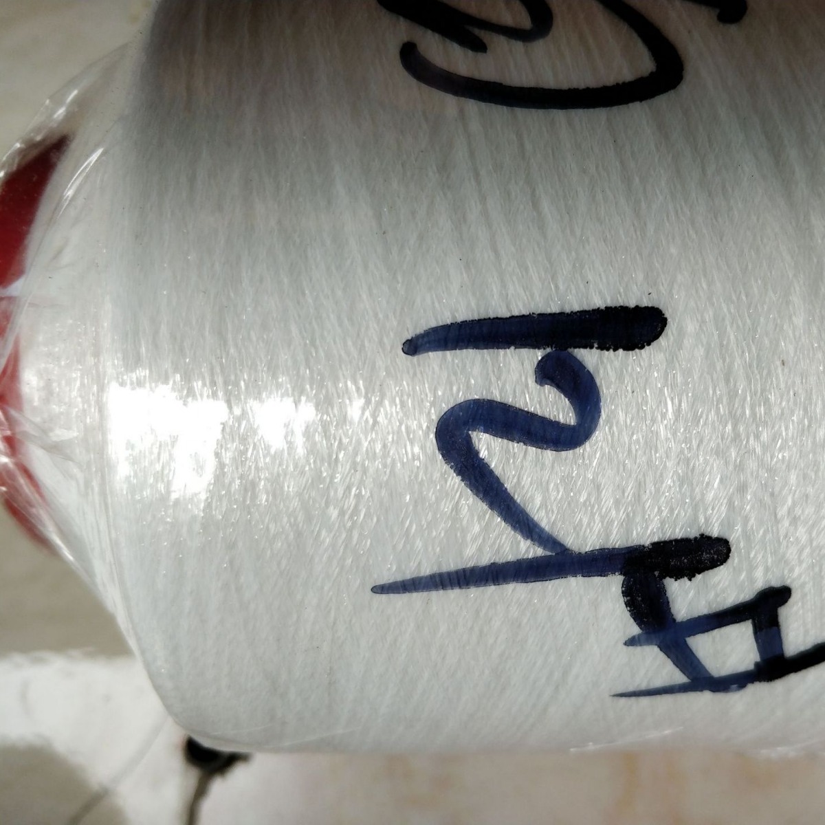 一根28D高弹锦纶缠绕一根浅金细丝合股纱线针织片子亮银丝合纺线