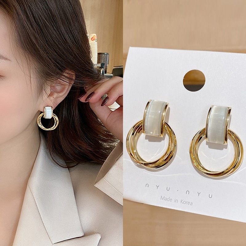 Korean Style Geometric Circle Cat's Eye Stone Earrings, Fashionable and Trendy, Popular Influencer Earrings, S925 Silver Needle Women's Earrings Wholesale