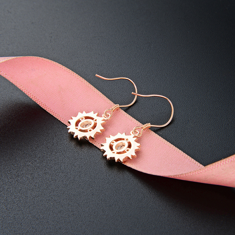 Estilo japonés y coreano simple pendientes frescos s925 plata esterlina personalidad creativa diamante-incrustado aceite goteo pendientes de loto para las mujeres