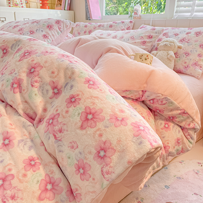 Invierno engrosado y cálido de terciopelo de leche de cuatro piezas conjunto 2025 nuevo pequeño fresco de coral sábanas cubiertas de cama