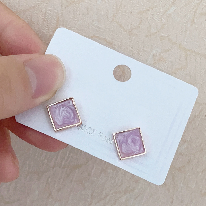 Retro Simple Korean Geometric Color Glossy Earrings Wholesale Nihaojewelry display picture 5