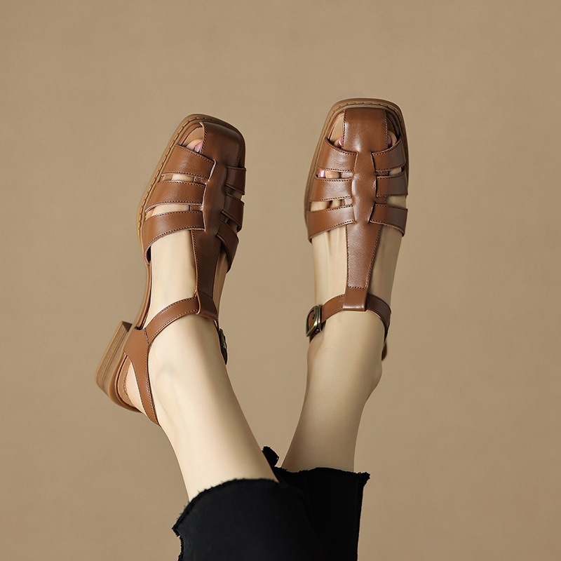 Sandal bít mũi dệt cổ điển nữ quai chữ T gót thấp da bò — Màu nâu đậm