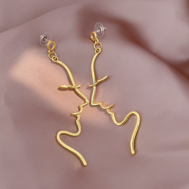 Boucles D&#39;oreilles Amusantes Minimalistes De Style Ins Boucles D&#39;oreilles Abstraites Creuses Conception De La Personnalité Coréenne Boucles D&#39;oreilles Longues Exagérées display picture 6