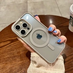 IPhone16携帯ケース磁気吸引透明リンゴ14promaxフロスト肌感15アクリル保護カバーを適用