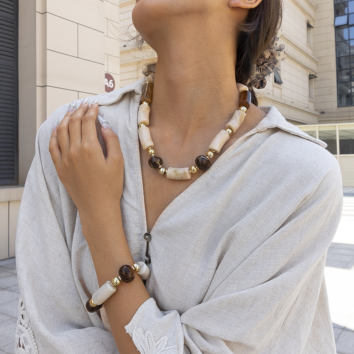 Collar de acrílico de acero inoxidable de la UE y los Estados Unidos, mujeres de otoño y invierno exagerado, acero de titanio de lujo ligero no se desvanece, explosión transfronteriza