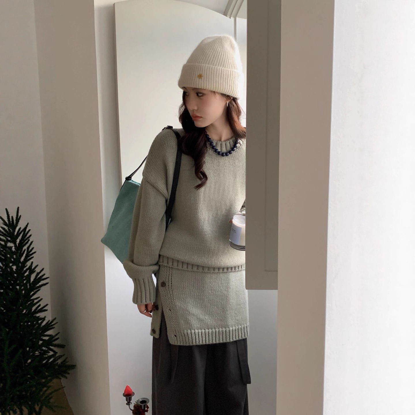 Retro Round Neck Long-Sleeved Pullover Sweater Women's Autum Casual Suit 2025 Korean Style New Knitted Butt Curtain Two-Piece Set