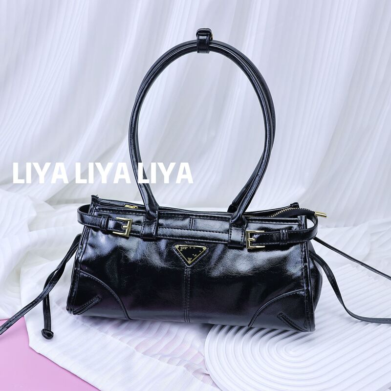 P-brand logo oil wax leather handbag, vintage soft leather crossbody bag, underarm shoulder biker bag, long-handle baguette women's bag
