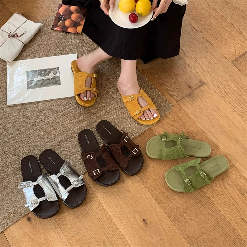 Ретро плоское дно с открытыми пальцами шлепанцы женские летние носить 2025 новые модные повседневные пляжные туфли