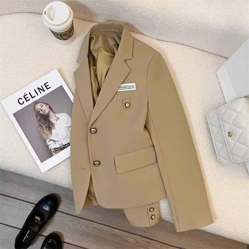 2026 Autumn New Khaki Short Blazer for Women, Petite Design, College Style Commuter Suit