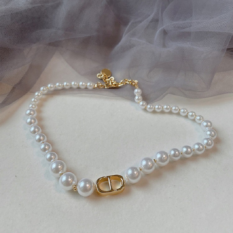 Retro fashionable necklace with letters from pearl