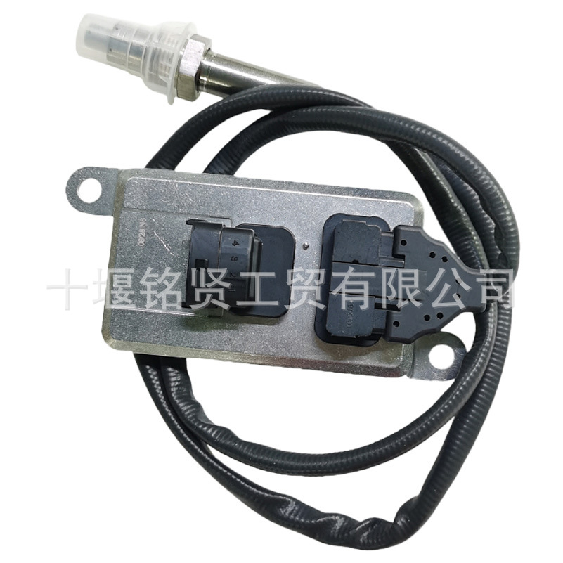 24v flat four-pin truck NOX nitrogen oxygen sensor 2011650 5WK96626C adapted to Oka Benz DAF