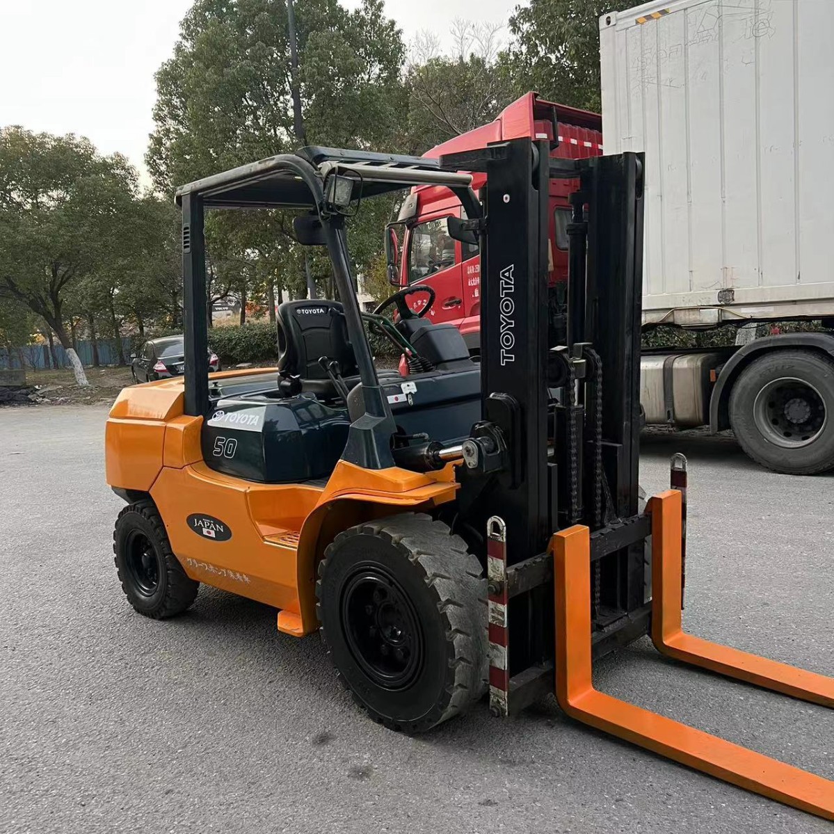 Exportación de comercio exterior Toyota Komatsu de segunda mano 3 toneladas 3.5 toneladas 5 toneladas tres niveles 4.5 metros con camión de transporte lateral
