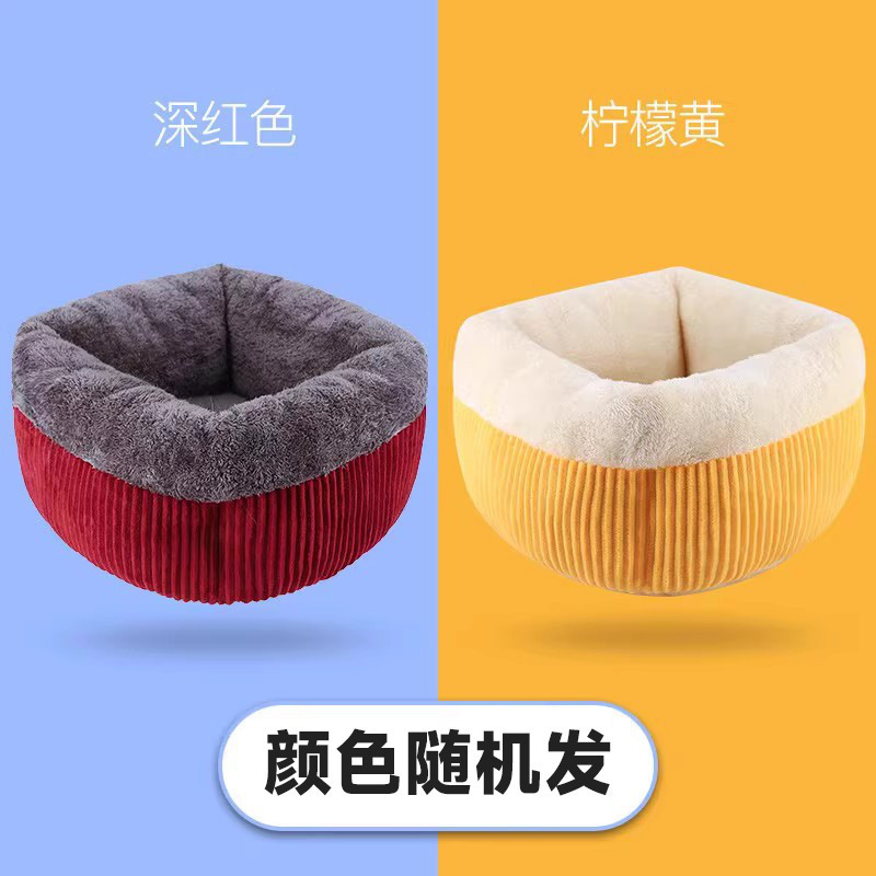 수면 둥지의 색상은 무작위로 분포됩니다.