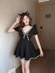 Deep V-neck， waistband， slim bow， A-line dress