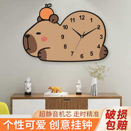 卡皮巴拉挂钟可爱创意装饰挂墙钟表现代客厅儿童房家用水豚时钟