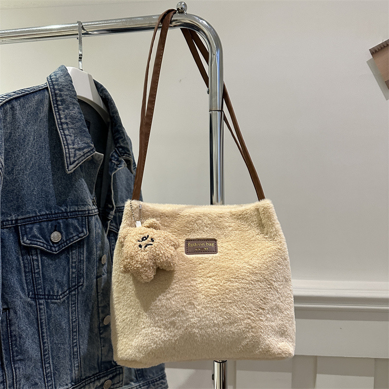 Bolso de felpa de moda de otoño e invierno para mujer 2025 casual todo-fósforo bolso de viaje de gran capacidad textura bolso de hombro