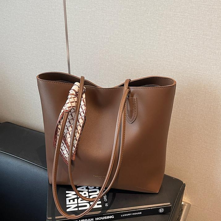 Bolso Tote más vendido transfronterizo para damas de gran capacidad 2025 nuevo bolso casual de axila salvaje bolso de hombro simple de cercanías image 2