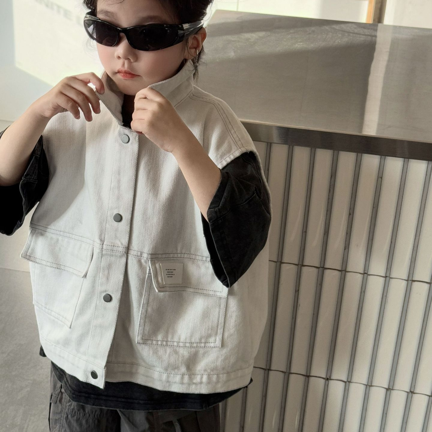 高级感文艺风韩版2025春男童女童休闲工装马甲帅气潮童翻领口袋外