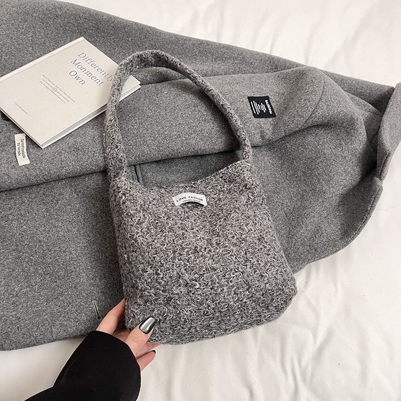 Bolsa de hombro de lana de moda simple para mujeres 2024 nuevo otoño y invierno de moda de la gripe ligera bolso de mano de lujo bolso de brazo