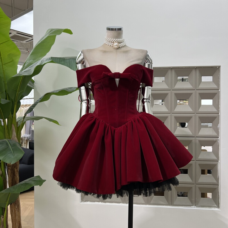Amazon Autumn Banquet Niche Design One-Shoulder French Retro Velvet Puffy Fishbone Waist Dress Amazon Autumn Banquet Niche Design One-Shoulder French Retro Velvet Puffy Fishbone Waist Dress