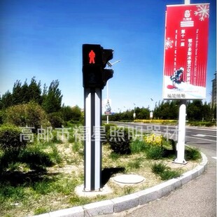 Factory Supply LED Traffic Signal Light Pole Crossroads Sidewalk Traffic Light Pole Road Signal Light Pole