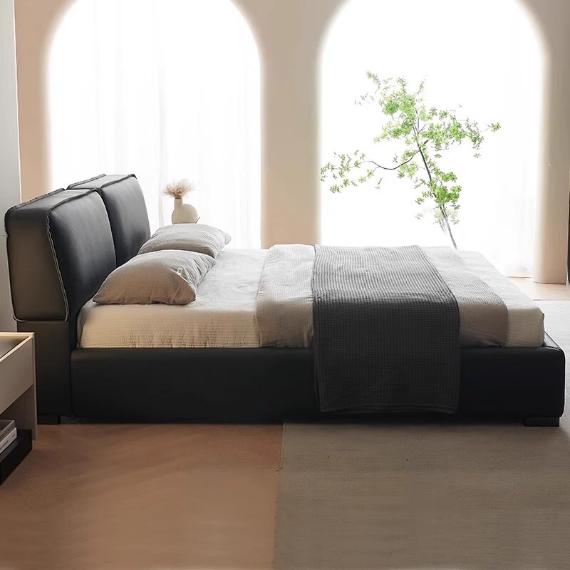 Cama de vaca negra grande, primera capa de piel de vaca, dormitorio principal, atmósfera de alta gama, paquete suave, estilo italiano, cama de cuero de bloque de tofu doble simple moderna