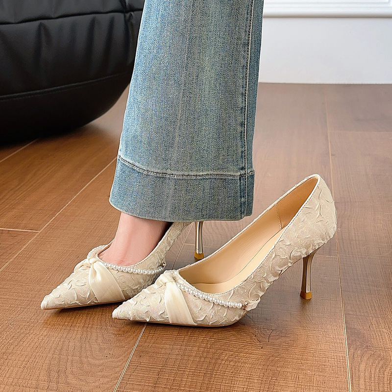 Widened High-Heeled Shoes with Pleated Surface, Beaded Soft Soles, Non-Tiring Feet, Large Size Flats for Women, Stiletto Heels, Pointed Toes, Electroplated Heels, Premi Widened High-Heeled Shoes with Pleated Surface, Beaded Soft Soles, Non-Tiring Feet, Large Size Flats for Women, Stiletto Heels, Pointed Toes, Electroplated Heels, Premi