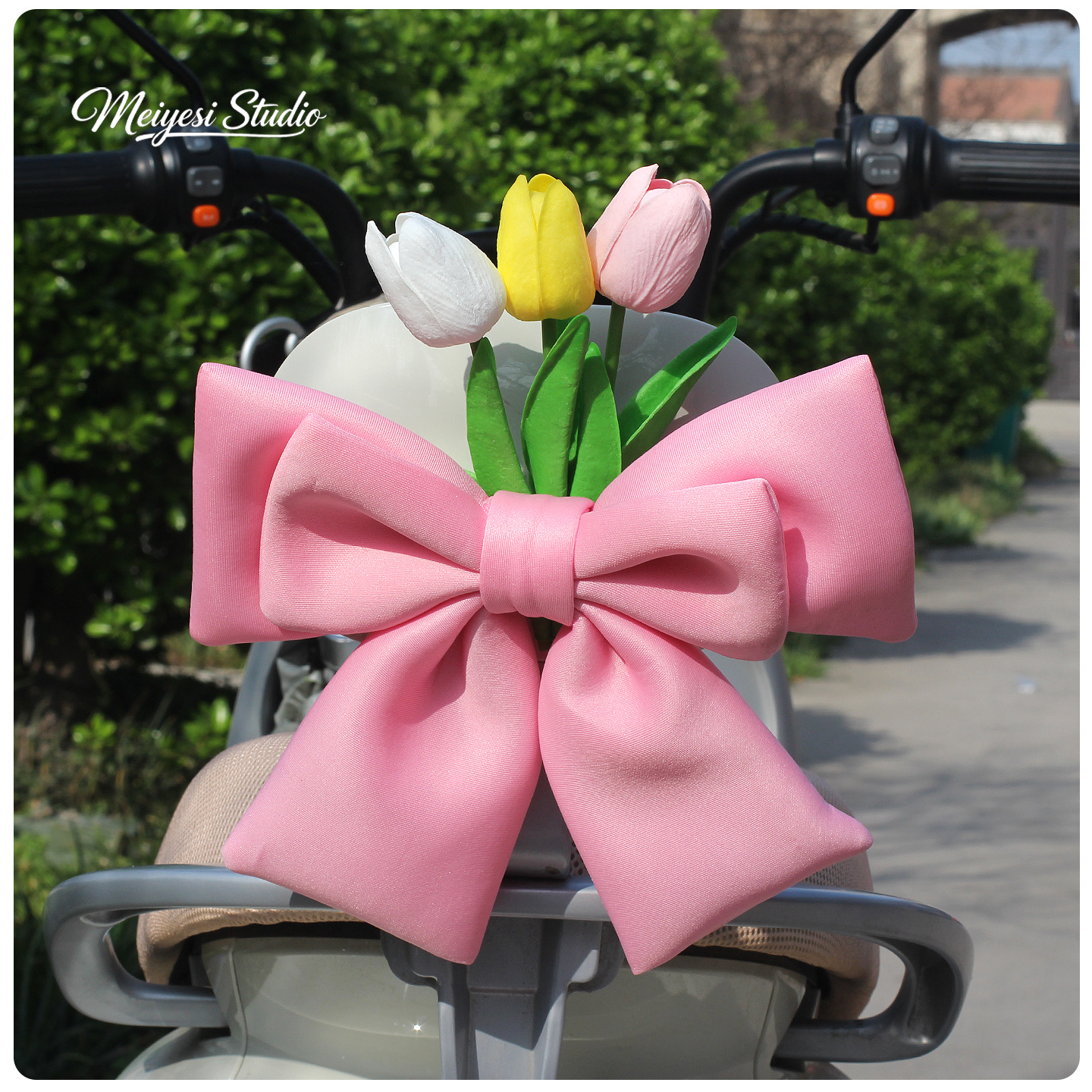 Auto eléctrico arco decoración de corazón de niña adornos tulipanos 2026 nuevos accesorios de motocicleta de baterías de chicas