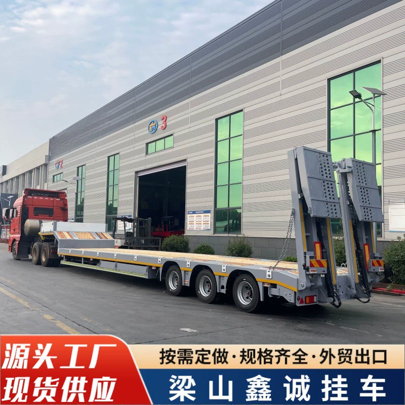 Специальный транспорт для перевозки крупногабаритных грузов и тяжелых конструкций: низкорамный полуприцеп для инженерной техники и специальный низкорамный полуприцеп для перевозки крупногабаритных предметов.